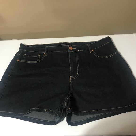 Plus size high rise denim shorts brand new tags - Picture 2 of 8